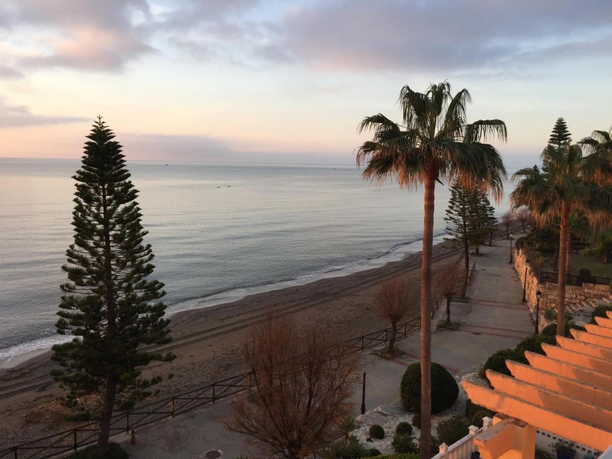 Penthouse On The Beachfront Estepona Exteriör bild
